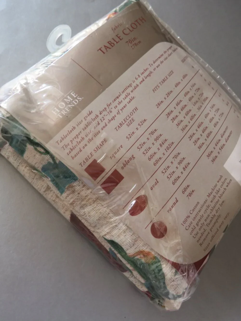 Home Trends Fabric 100% Cotton Fruit Floral Pattern Round Tablecloth 70 inc